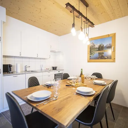 Chasa Chamuotsch Apartment *