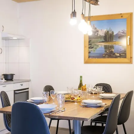 Chasa Chamuotsch Apartment *