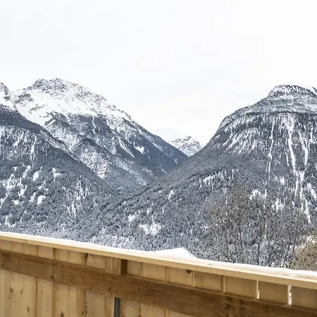 Chasa Chamuotsch Apartment