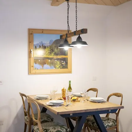 Chasa Chamuotsch Apartment *