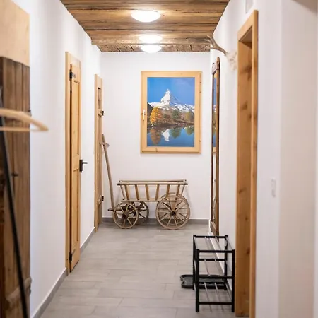 Chasa Chamuotsch 아파트 센트