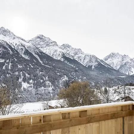 Chasa Chamuotsch 아파트 *